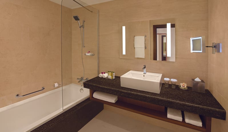 middle-east-holidays-ras-al-khaimah-doubletree-by-hilton-resort-spa-marjan-island-hotel-guest-room